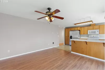 8911 NE Burton Rd, Vancouver, WA 98662 - Photo 14