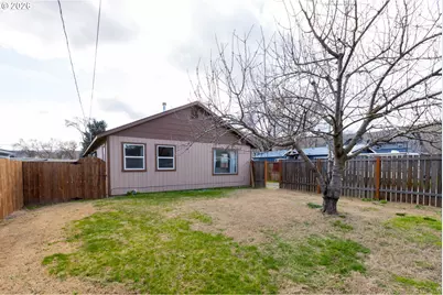 758 Pleasant Ct, The Dalles, OR 97058 - Photo 1