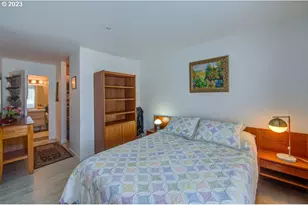 179 N Hayden Bay Dr, Portland, OR 97217 - Photo 6