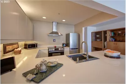 179 N Hayden Bay Dr, Portland, OR 97217 - Photo 12