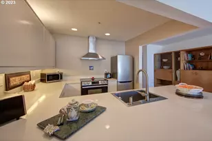 179 N Hayden Bay Dr, Portland, OR 97217 - Photo 12