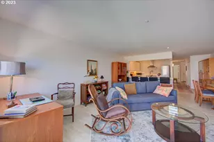 179 N Hayden Bay Dr, Portland, OR 97217 - Photo 10