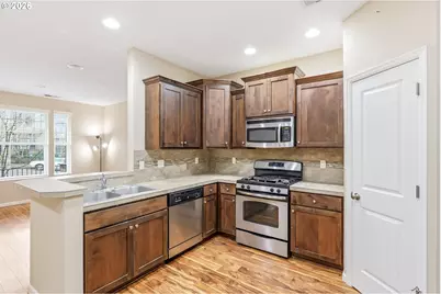 11880 SW Horizon Blvd, Beaverton, OR 97007 - Photo 2