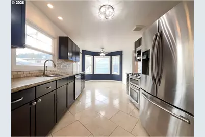 12136 SE Brie Ct, Clackamas, OR 97015 - Photo 10