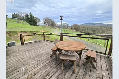 1880 Fairhill Dr, Roseburg, OR 97471 - Photo 6