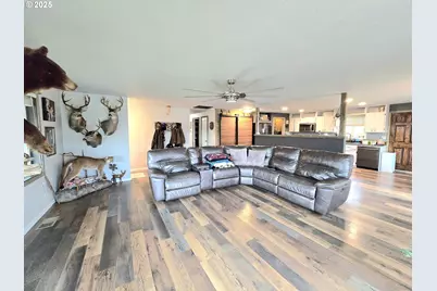 1880 Fairhill Dr, Roseburg, OR 97471 - Photo 4