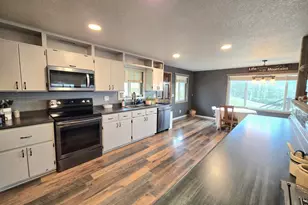 1880 Fairhill Dr, Roseburg, OR 97471 - Photo 12