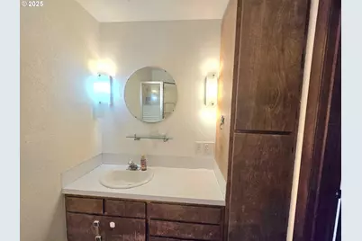 1880 Fairhill Dr, Roseburg, OR 97471 - Photo 20