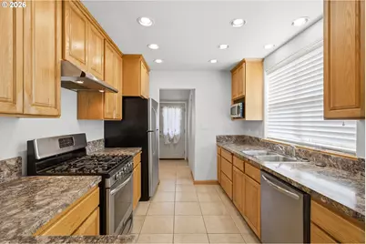 1002 Jq Adams St, Oregon City, OR 97045 - Photo 2