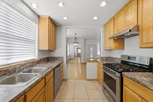 1002 Jq Adams St, Oregon City, OR 97045 - Photo 4
