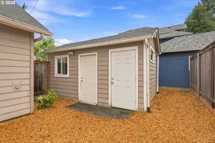 1002 Jq Adams St, Oregon City, OR 97045 - Photo 2