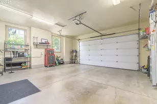 2808 Edgewater Dr, Eugene, OR 97401 - Photo 40