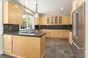 2808 Edgewater Dr, Eugene, OR 97401 - Photo 10