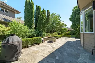 2808 Edgewater Dr, Eugene, OR 97401 - Photo 20