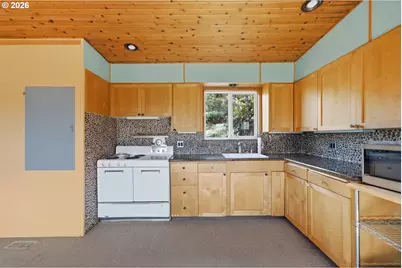 26135 Beach Dr, Rockaway Beach, OR 97136 - Photo 14