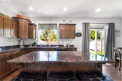 218 Finneys Ave, Molalla, OR 97038 - Photo 6