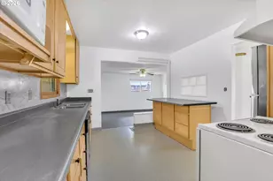 18135 SE Lincoln St, Portland, OR 97233 - Photo 10