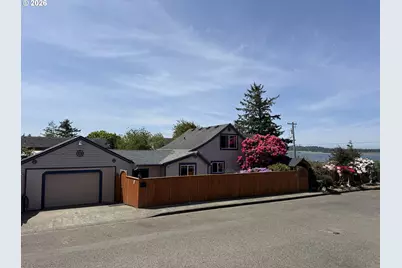 407 S Empire Blvd, Coos Bay, OR 97420 - Photo 1