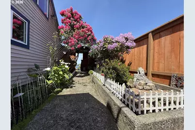 407 S Empire Blvd, Coos Bay, OR 97420 - Photo 36