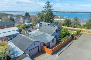 407 S Empire Blvd, Coos Bay, OR 97420 - Photo 2