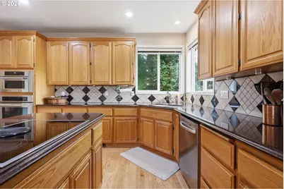 16431 SW Timberland Dr, Beaverton, OR 97007 - Photo 18