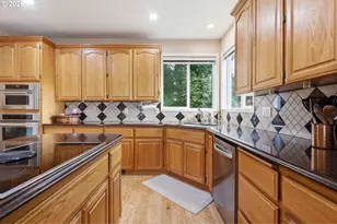 16431 SW Timberland Dr, Beaverton, OR 97007 - Photo 18