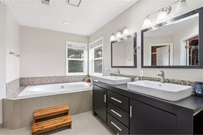 16431 SW Timberland Dr, Beaverton, OR 97007 - Photo 32