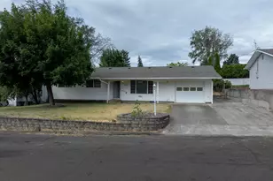 1018 W Murray Dr, The Dalles, OR 97058 - Photo 2