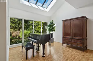 1890 S Greenwood Rd, Portland, OR 97219 - Photo 10