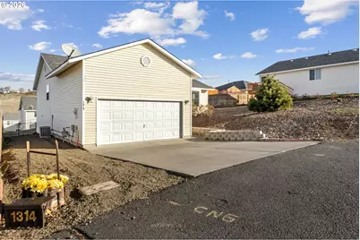 1314 SW 11th Ct, Pendleton, OR 97801 - Photo 2