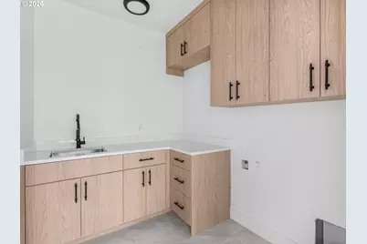 9053 NW Kearney Ave, Portland, OR 97229 - Photo 20