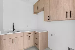 9053 NW Kearney Ave, Portland, OR 97229 - Photo 20