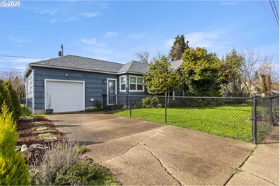 824 W Nebo St, Roseburg, OR 97471 - Photo 2