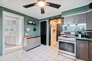 304 Crawford St, Kelso, WA 98626 - Photo 10