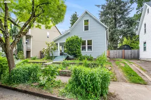 9039 N Richmond Ave, Portland, OR 97203 - Photo 2