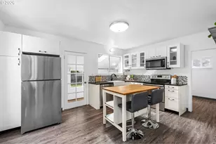 9039 N Richmond Ave, Portland, OR 97203 - Photo 14
