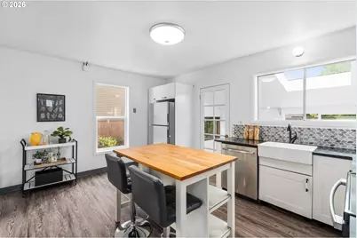 9039 N Richmond Ave, Portland, OR 97203 - Photo 16