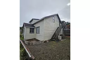 1433 NW 17th St, Lincoln City, OR 97367 - Photo 4