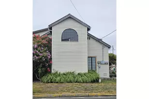 1433 NW 17th St, Lincoln City, OR 97367 - Photo 2