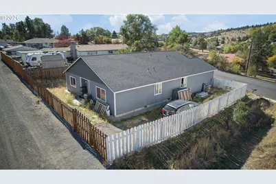 359 SW Madison St, Madras, OR 97741 - Photo 32