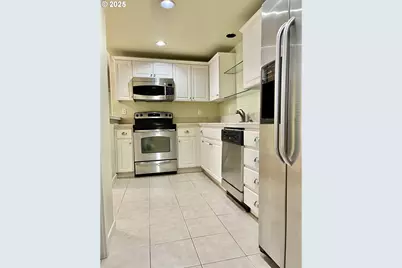 608 NE Roydon Ln, Hillsboro, OR 97006 - Photo 12