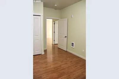 608 NE Roydon Ln, Hillsboro, OR 97006 - Photo 10