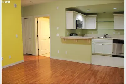 608 NE Roydon Ln, Hillsboro, OR 97006 - Photo 4