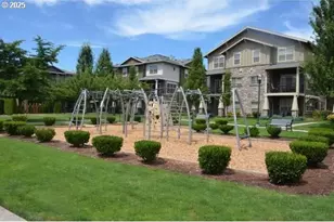 608 NE Roydon Ln, Hillsboro, OR 97006 - Photo 24