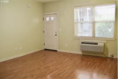 608 NE Roydon Ln, Hillsboro, OR 97006 - Photo 8