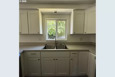 2688 Centennial Blvd, Springfield, OR 97477 - Photo 8