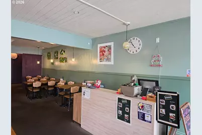 2521 W Harvard Ave, Roseburg, OR 97471 - Photo 2