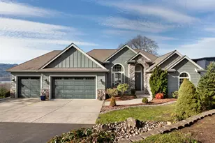 57 Bentley Dr, Kelso, WA 98626 - Photo 2