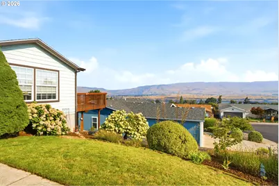 1703 Golden Way, The Dalles, OR 97058 - Photo 2