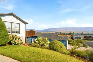 1703 Golden Way, The Dalles, OR 97058 - Photo 2